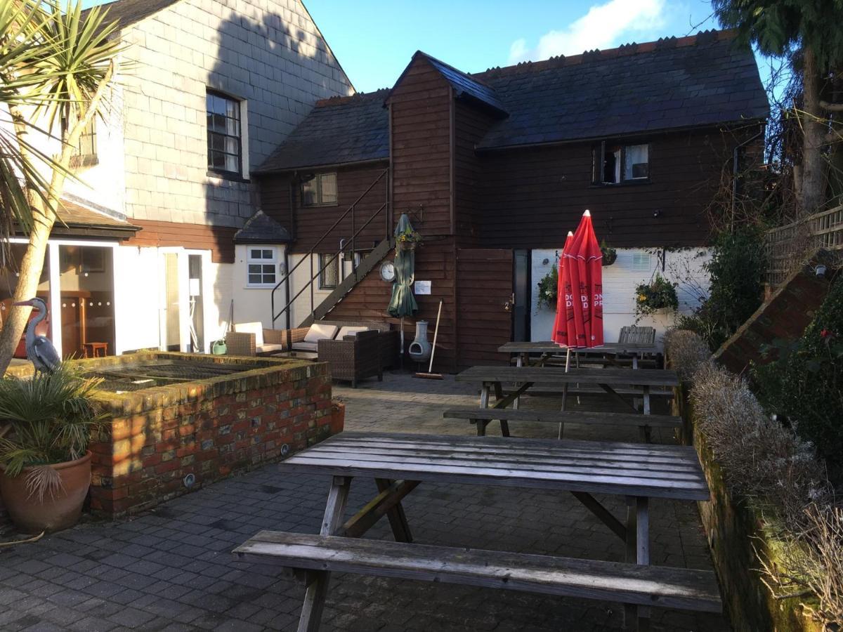 The White Hart Pub And Rooms Кранлей Екстериор снимка