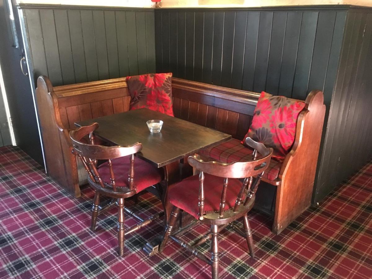The White Hart Pub And Rooms Кранлей Екстериор снимка